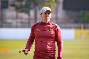 极速电竞-沪媒：国足将回归双后腰；久帅训练布置比伊万相对更详细和清晰